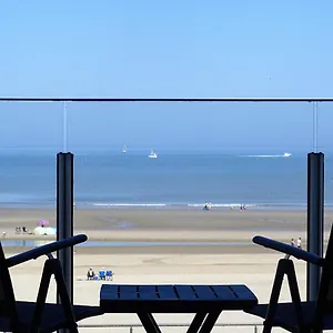 Apartment North Sea View With Parking, Middelkerke